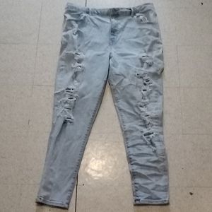 No Boundary light wash denim jeans